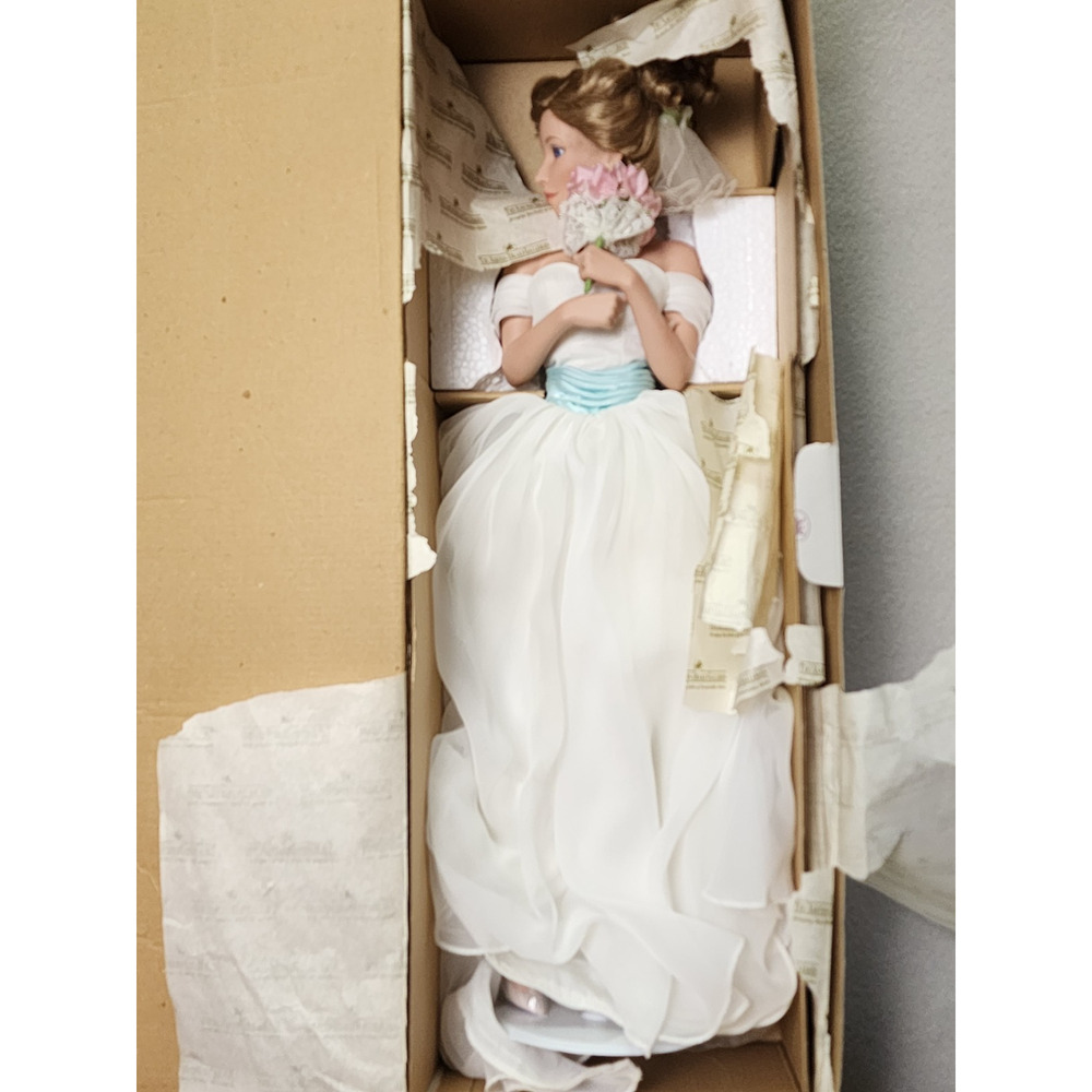 Ashton-Drake “Summer Dream” Artist Sandra Billoto - Porcelain Bride Doll #93743 - Picture 2 of 11